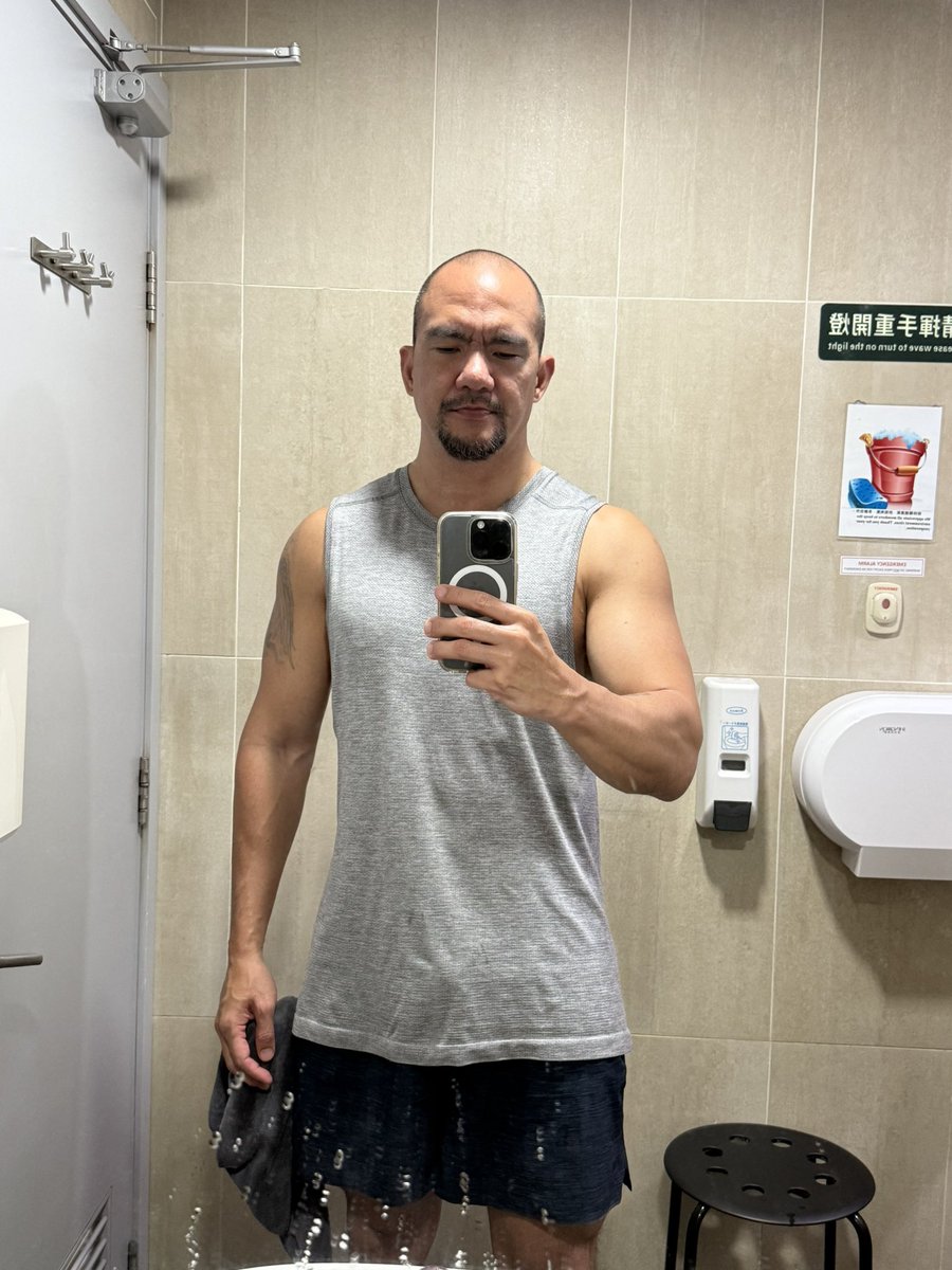daddieyo05's tweet photo. Before and after the chaos 😜 #wheninhk #gymrat #fitnessaddict #travels2025 https://t.co/nIG8yTtk5O