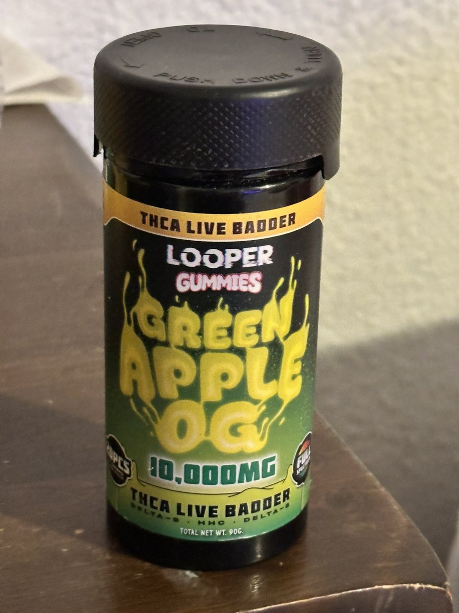 nova_star10137's tweet photo. Oh it that time again! Time for the best gummies ever right now, gonna get a nice relax going on and start over tomorrow! Head to @thelooperverse to get these bomb π£ babyβs! #stonerfam #looperfam #CannabisCommunity https://t.co/J730DdDwws
