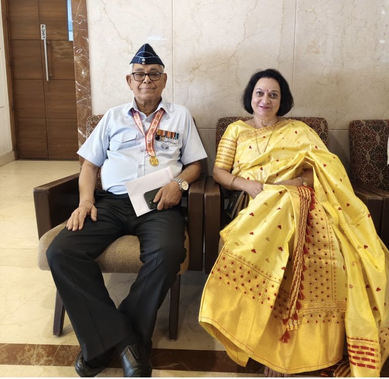 Rashmi Barua (@rashmibaruaecon) on Twitter photo My father, Gp Capt AC Barua (Retd), recd the Mahavir Award from hon. Minstr <a href="/IndiaSports/">Dept of Sports MYAS</a> <a href="/mansukhmandviya/">Dr Mansukh Mandaviya</a> for his work with destitute women in Assam #seneh. Humbled as he joins past awardees incl MS Swaminathan, Anna Hazare, Baba Amte. 🙏#MahavirAward <a href="/mygovassam/">MyGov Assam</a> <a href="/CMOfficeAssam/">Chief Minister Assam</a> My father, Gp Capt AC Barua (Retd), recd the Mahavir Award from hon. Minstr <a href="/IndiaSports/">Dept of Sports MYAS</a> <a href="/mansukhmandviya/">Dr Mansukh Mandaviya</a> for his work with destitute women in Assam #seneh. Humbled as he joins past awardees incl MS Swaminathan, Anna Hazare, Baba Amte. 🙏#MahavirAward <a href="/mygovassam/">MyGov Assam</a> <a href="/CMOfficeAssam/">Chief Minister Assam</a>
