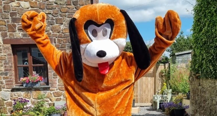 DevonTopDaysOut's tweet image. 🐾 Mascot Madness incoming!
📅 Sat @ 1pm
📍Main Arena, #DevonCountyShow
💥 See 'Danger Dog' do daring stunts in the wildest mascot race yet!
Then head to Avenue A for:
🎁 Free goodies
🎉 Prize draw Competition!
🗺️ Devon attraction news!
#DevonsTopAttractions #DangerDog