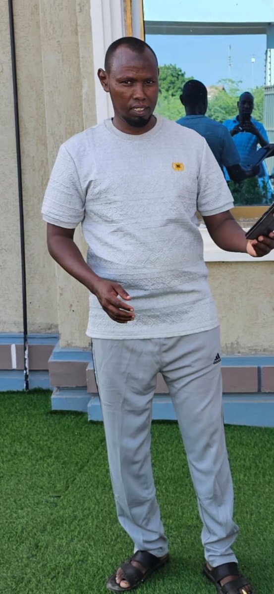 Honeyfarsafi's tweet photo. Alert. Pedophile on the run. Musa Mohammed Hassan is a teacher in Rhamu. He impregnated a 14 year old girl who’s currently in form 2. He’s currently on the run around Moyale and the victim’s family is citing frustrations from Elwak police station who are being bribed by the perpetrator’s family to let go of the case. They’re even opting for maslaha to resolve the case. They’re probably going to get her married to him and we will not allow that. The case is in my hands and the perpetrator shall face the law like I’ve done with other victims🙏🙏