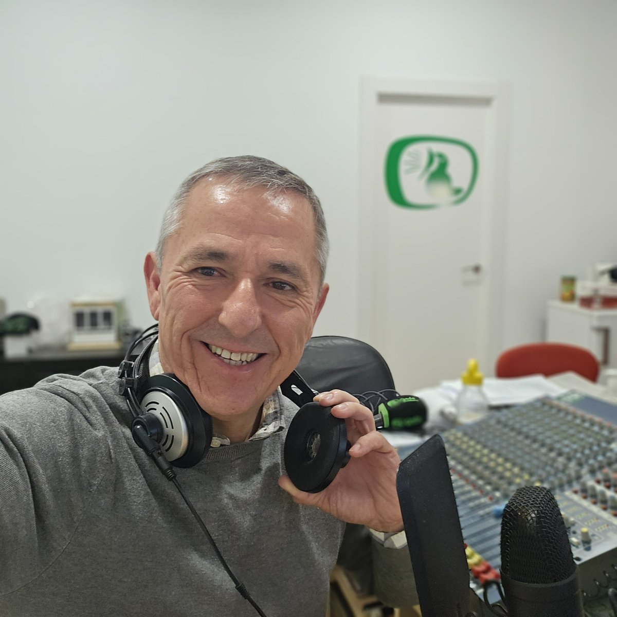 Vamos......que ya es viernes 🙌 😎 

¡¡¡ BUENOS DÍAS !!!