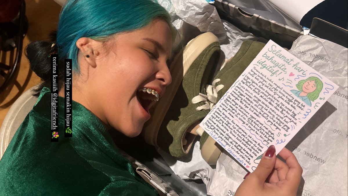 Masih dengan suasana perayaan ulang tahun, kali ini dapat hadiah dari teman-teman 𝗂𝖽𝗀𝗂𝗍𝖺𝖿𝗋𝗂𝖾𝗇𝖽𝗌! 𝘴𝘶𝘥𝘢𝘩 𝘩𝘪𝘫𝘢𝘶, 𝘴𝘦𝘮𝘢𝘬𝘪𝘯 𝘩𝘪𝘫𝘢𝘶 💐💚