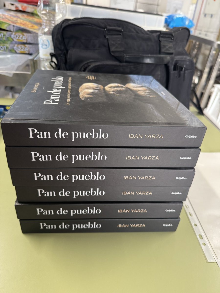 juancmo8's tweet photo. @CEOPAN1 @FPAndaluza @EducaAnd @ibanyarza Nuestros socios del centro de Formación Profesional de #Panadería en #Bretaña ya lo tienen y nuestros alumnos del curso de especialización de panadería artesana también . #IesJacaranda #Churriana #Málaga https://t.co/d8TO1XFB1h