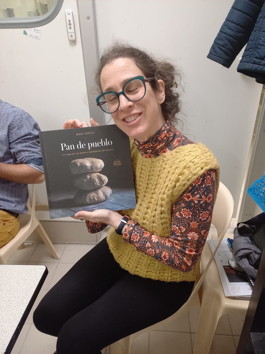 juancmo8's tweet photo. @CEOPAN1 @FPAndaluza @EducaAnd @ibanyarza Nuestros socios del centro de Formación Profesional de #Panadería en #Bretaña ya lo tienen y nuestros alumnos del curso de especialización de panadería artesana también . #IesJacaranda #Churriana #Málaga https://t.co/d8TO1XFB1h