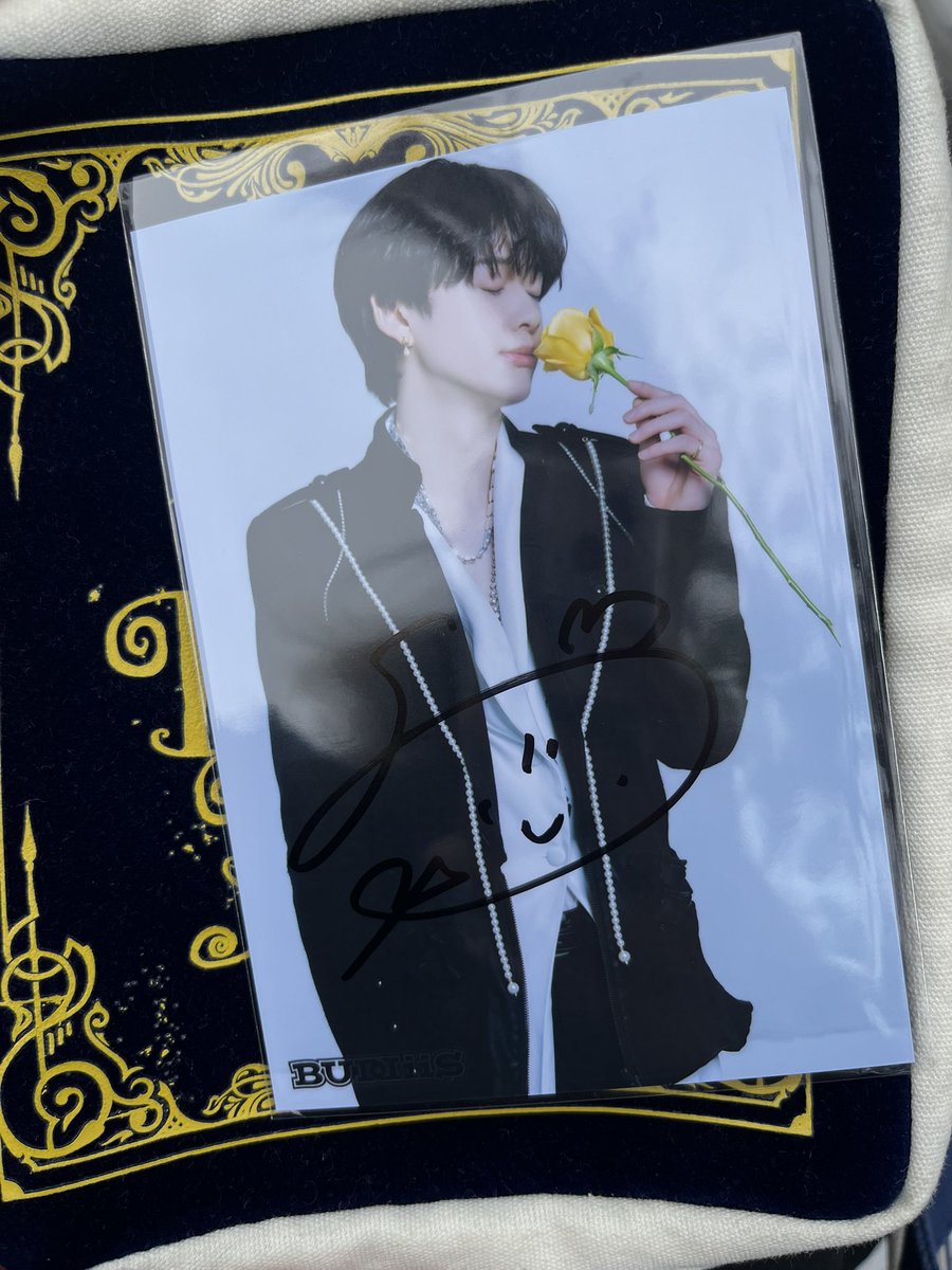 BUDDiiS 生写真  #027 サイン

譲▶︎▶︎FUMINORIサイン

求▶︎▷TAKUYA サイン （040以外）
 
 #BUDDiiS求   #BUDDiiS讓  #BUDDiiS交換