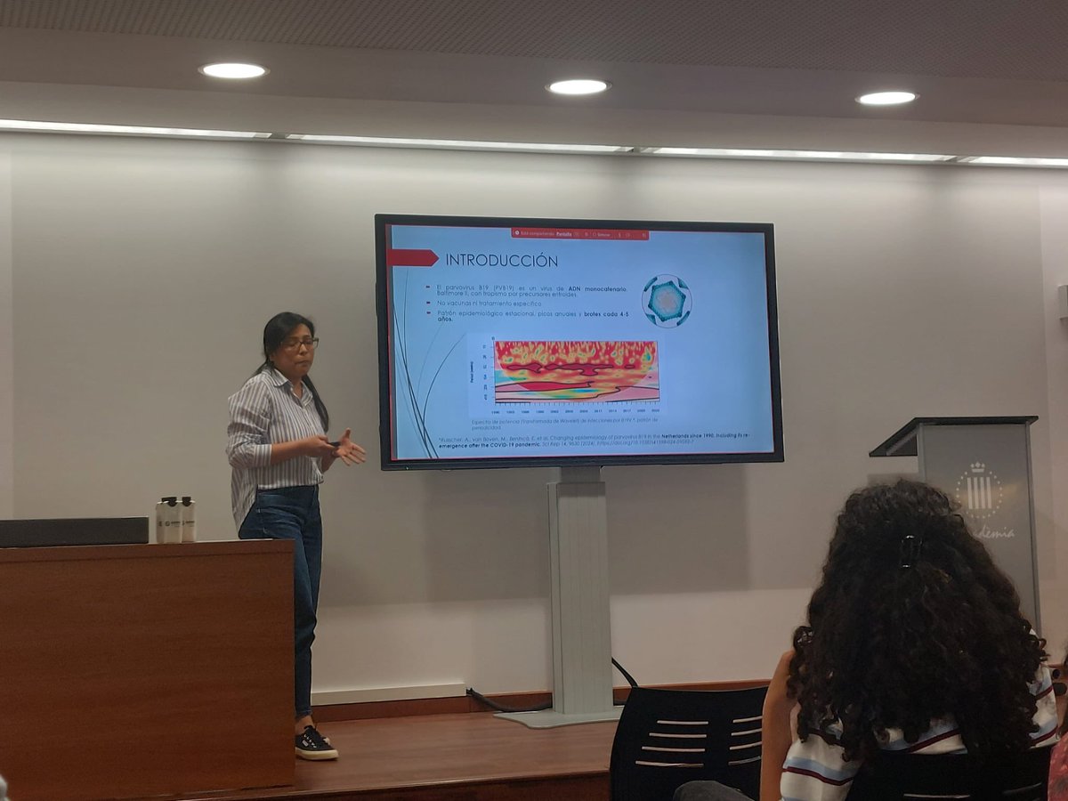 📸 Compartim algunes imatges de la darrera sessió clínica, un espai d’aprenentatge i debat on continuem millorant la nostra pràctica assistencial dia a dia.