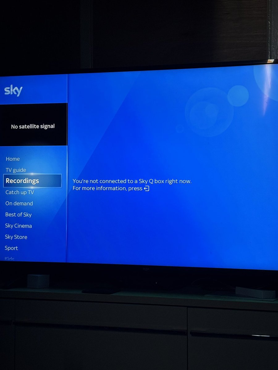 abbyt1985's tweet photo. @_ActionPhotos @SkyUK @SkyHelpTeam I keep getting these two screens from about 9pm last night https://t.co/35M3dWH0EB