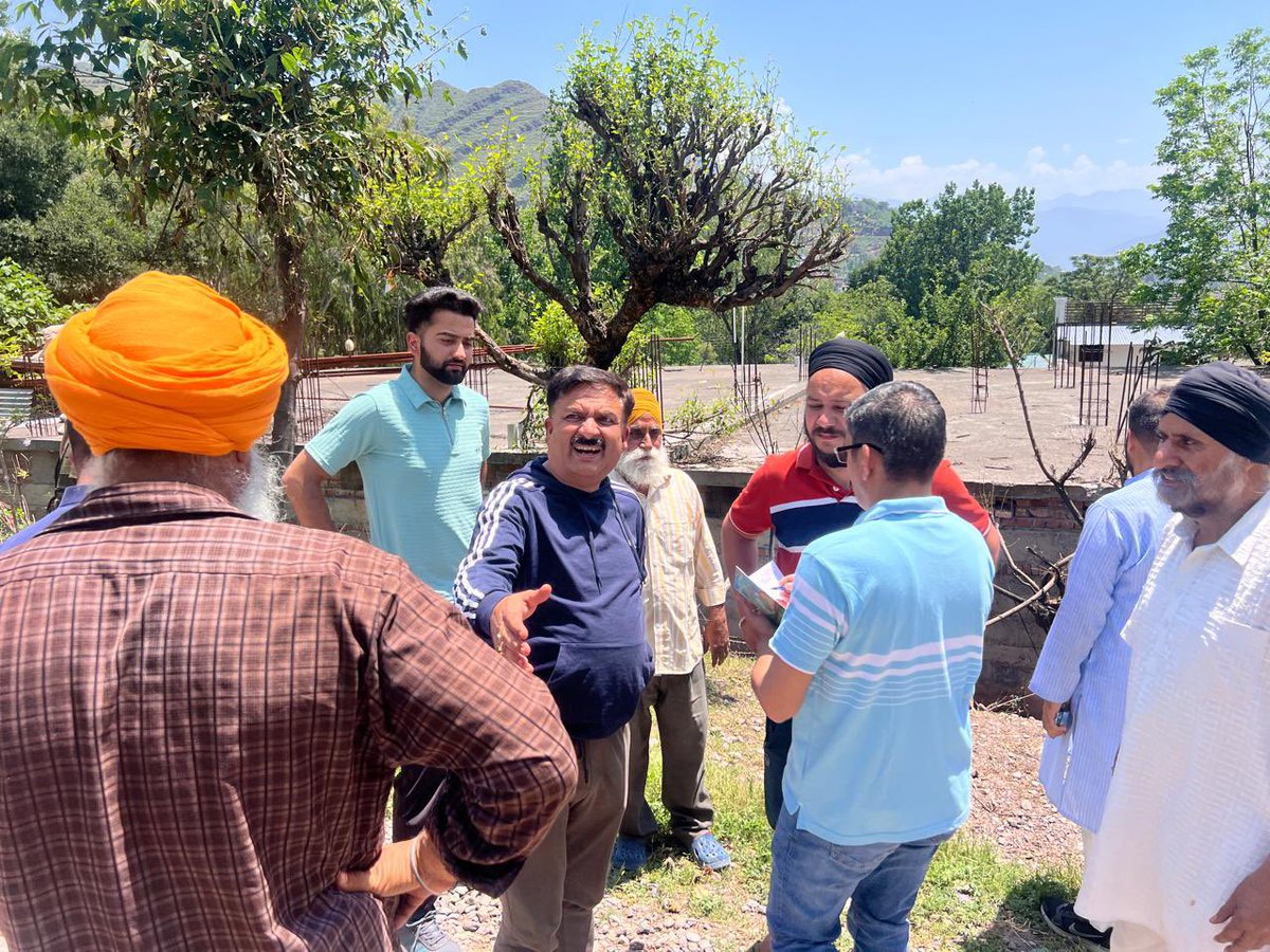 Pardeep_Poonch's tweet photo. At Ward No 03,01,04,08 #Poonch
Visited Shelling affected areas of Poonch Town.
#PardeepSharma
#EX_MLC https://t.co/asqPXoTGYX