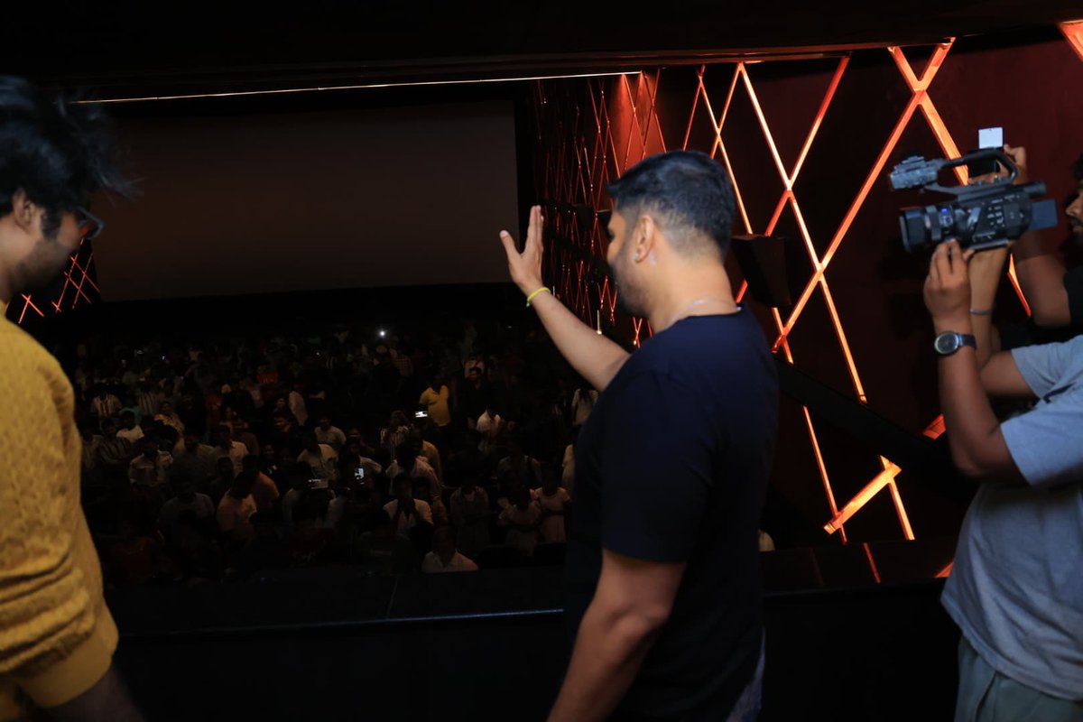 onlynikil's tweet photo. .@iamsanthanam at the #DevilsDoubleNextLevel FDFS 🔥

#DevilsDoubleNextLevel from Today

Book your tickets now 🔗 https://t.co/cqkNu3yLJA 

@arya_offl @TSPoffl @NiharikaEnt @iampremanand @menongautham @selvaraghavan @geethika0001 @KasthuriShankar @iamyashikaanand #Maran #MottaRajendran @ofrooooo @dopdeepakpadhy @barathvikraman @onlyartmohan @sethuviscom @silvastunt #HariDinesh @kayoas13 @pavijaypoet #Kelithee #JasmineJoseph @tkishore555 #Murugan @CineSanthosh @WamIndia @dineshashok_13 @thinkmusicindia  @gobeatroute