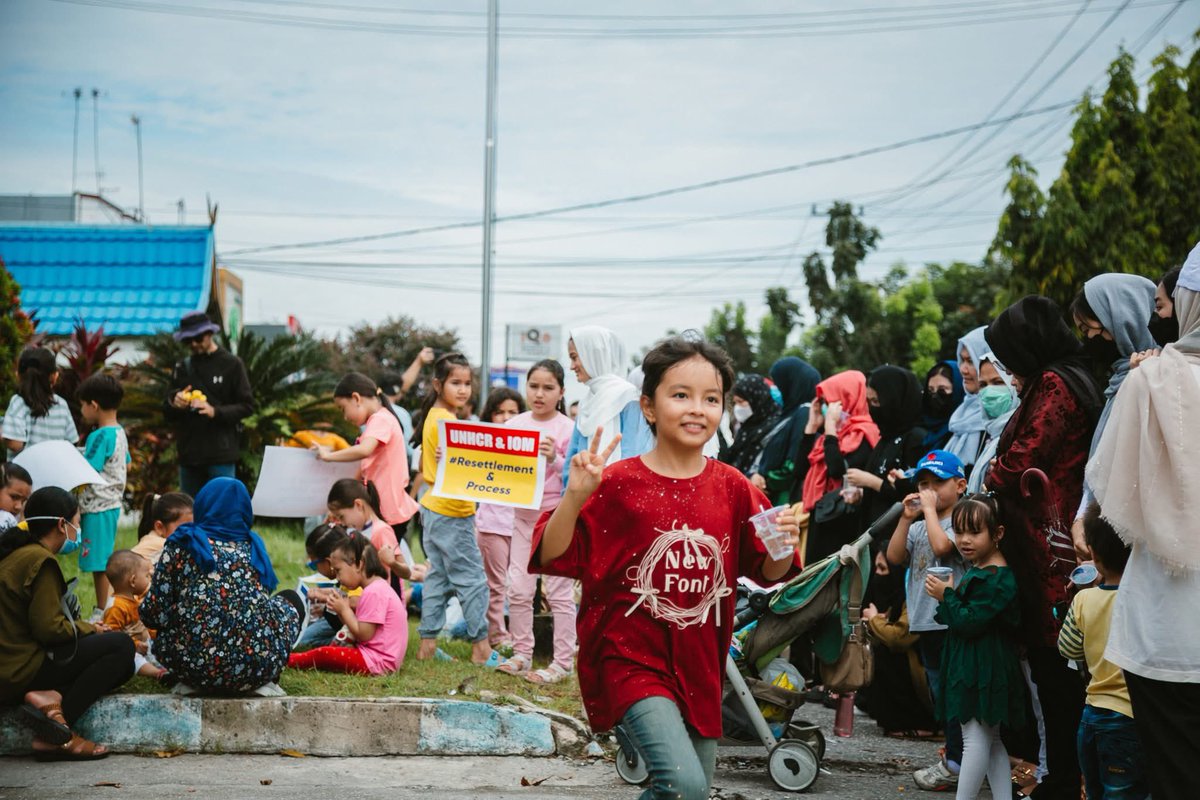 Imagine raising your children in a place where they can’t go to school, can’t work, can’t belong.
This is the reality for refugees in Indonesia — especially Hazara refugees.
Their only hope is resettlement.
#End13YearsInLimbo_Indonesia