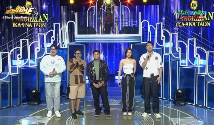 DarrenTrendsOfc's tweet photo. Tawag Ng Tanghalan sa @itsShowtimeNa with our hosta,Darren ,Jackie ,Kuys Jhong and MC!!
#DARREN @Espanto2001
#ShowtimeProtype https://t.co/GOVMWeTPmP