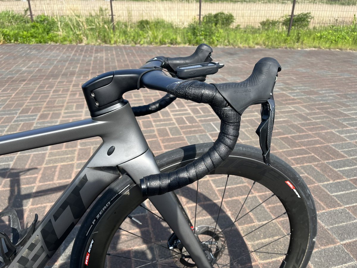 最高にエアロなバイク完成した

#FELTはいいゾ