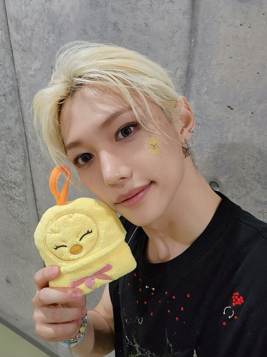 BBOKARILOOKS's tweet photo. yongbokie with bbokari💛 https://t.co/eawSVaf8tf