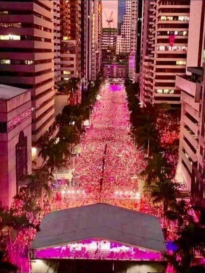 ria_beatrice729's tweet image. This is us...

We are more than enough to change this country for the better.

Umpisahan na natin.
#Kakampink 🩷🌸🌷