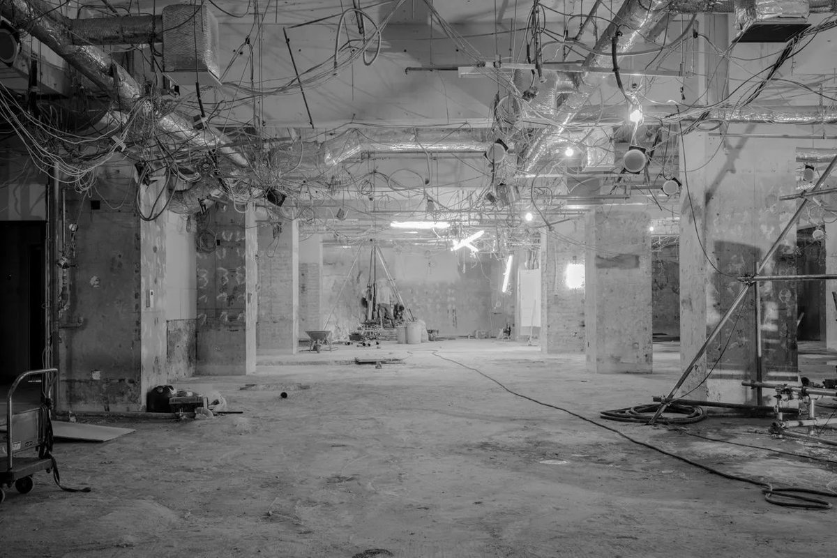 銀座の空きビル地下を舞台に、世界各地のアーティストが集結する実験音楽と映像の祭典「MODE」が、5月16日（金）から18日（日）まで開催される。
voguejapan.visitlink.me/O_3iIk