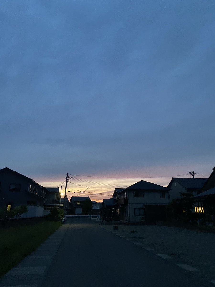 yuki_labo_cs's tweet photo. ○カウンセリングしてて思うこと

嫉妬されたり、マウントとられたり、意地悪されたり。要はそれは、下に見られているということ。

抜け出すには、自分の長所を自覚して受け止めることで、自信が言動に出てくる。その上で思いやりを持って繋がれると最強。

感情の渦に巻き込まれず、一方後ろから。 https://t.co/qHT60Ez8kD