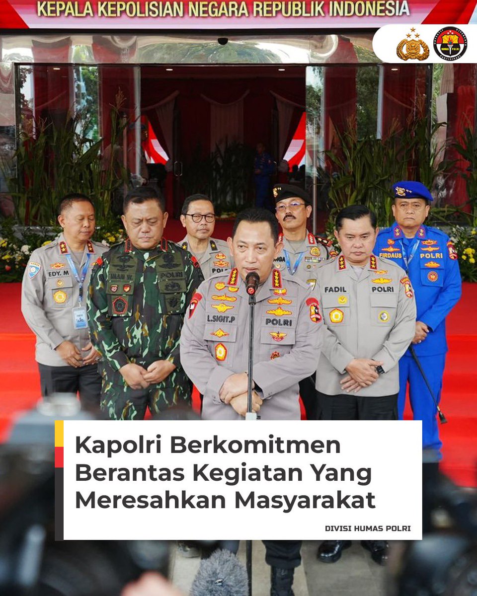 DivHumas_Polri's tweet photo. Kapolri Jenderal Polisi Drs. Listyo Sigit Prabowo, M. Si., menegaskan komitmen jajarannya untuk memberantas seluruh aksi premanisme di Indonesia. Ia memastikan segala kegiatan yang meresahkan masyarakat akan ditindak tegas tanpa pandang bulu. Untuk menegaskan komitmen tersebut, Polri telah menggelar Operasi Penyakit Masyarakat (Pekat) yang digelar seluruh Indonesia. Selain premanisme, operasi ini juga memberantas kasus kejahatan lainnya yang meresahkan seperti judi online, narkoba hingga terorisme. "Kita memiliki tugas pokok yang memerlukan kehadiran Polri, masalah aksi premanisme, masalah gangguan di wilayah perindustrian, isu debt collector, narkoba, judi online, penyelundupan, TPPO dan terorisme tentunya ini menjadi tugas yang dititipkan oleh bapak Presiden," tutur Kapolri saat Rakernis Baharkam Polri dan Korps Brimob Polri di Auditorium PTIK, Jakarta, Kamis (15/5).