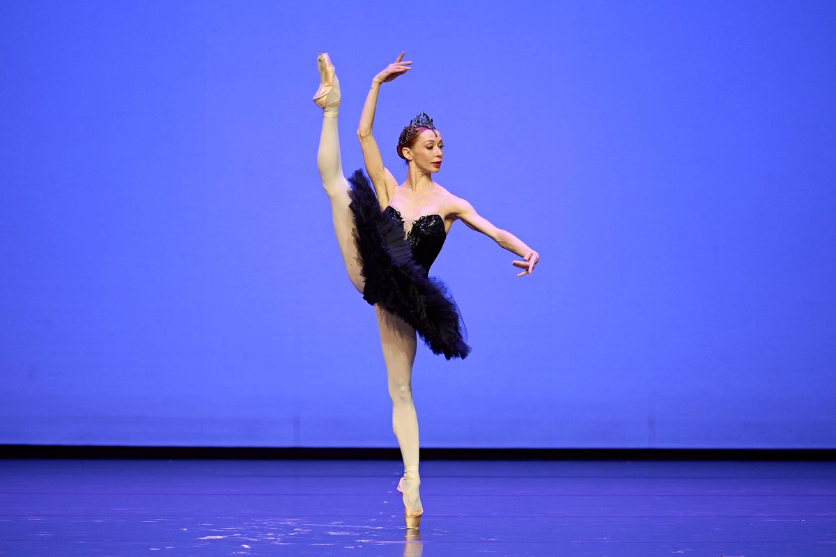 Ballet Gala in Schwerin with my husband Marian Walter 

#ianasalenko #motherof3boys #kammertanzerin #ballerina #art #model #beauty #dancer #healthylife #mentalhealth #motivation #strong #berlin #ukranianballerina #style #design