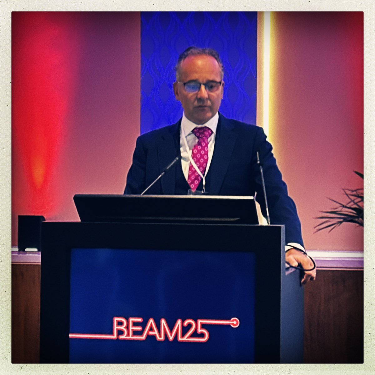 Thomas RW Herrmann (@trwherrmann) on Twitter photo Day 2 of #BEAM25 starting with <a href="/EndoLuminalEndo/">Daron Smith</a> „costs“ in stone disease #stone #RIRS #ECIRS #PNL #SWL #FURS Day 2 of #BEAM25 starting with <a href="/EndoLuminalEndo/">Daron Smith</a> „costs“ in stone disease #stone #RIRS #ECIRS #PNL #SWL #FURS