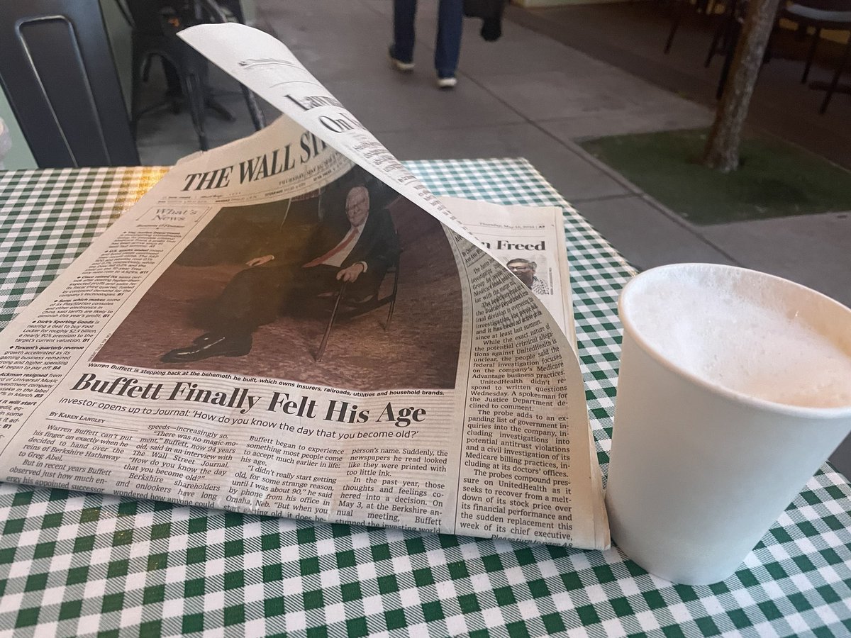 MikhailBatin's tweet image. The Wall Street Journal reports that Warren Buffett has finally felt his age. Everything was fine—right up to 94. What can we say? Every member of this chat would yell: go all-in! Pour every cent into head transplants, cryonics, full-organ perfusion, warp-speed innovation. Stop…