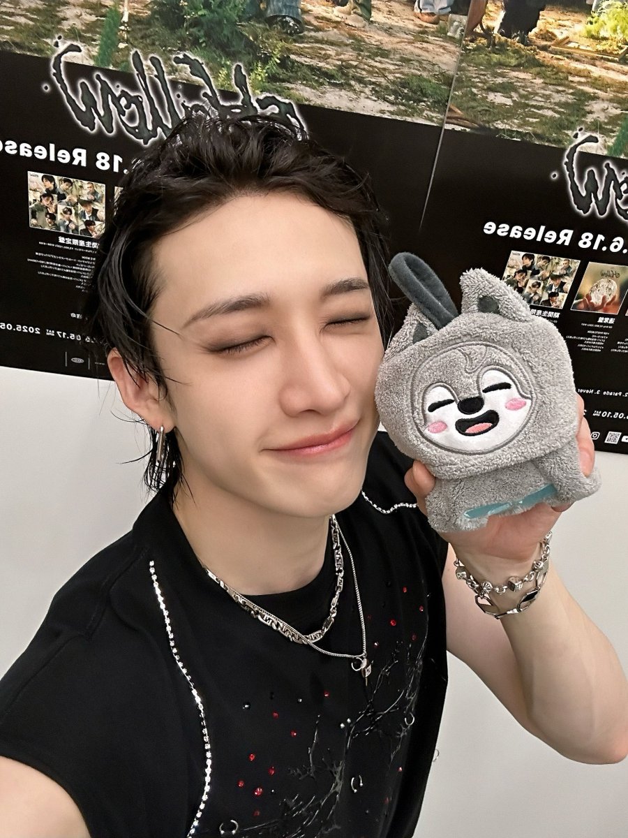 skzinfoesp's tweet photo. Selcas de SKZ con sus toallitas para manos de SKZOO https://t.co/s4HxpNYh13