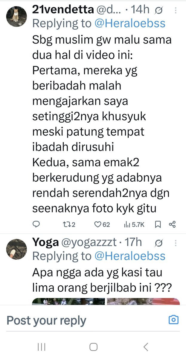 KangSemproel's tweet photo. Video cewe2 berjilbab foto2 di tempat wisata yg sepertinya bagian dari candi atau pura, sementara di seberang ya ada 2 orang co-ce sedang sembah hyang. Digiring dan digoreng rame2 utk menjelek2kan orang Islam. Liat aja komen2 yg ada.
Silakan liat siapa2 aja yg posting awal. Akun pembenci HRS dan selebtwit cewe pujaan warga X Land.
Untunglah masih ada orang waras yg berani membantah para pemfitnah itu