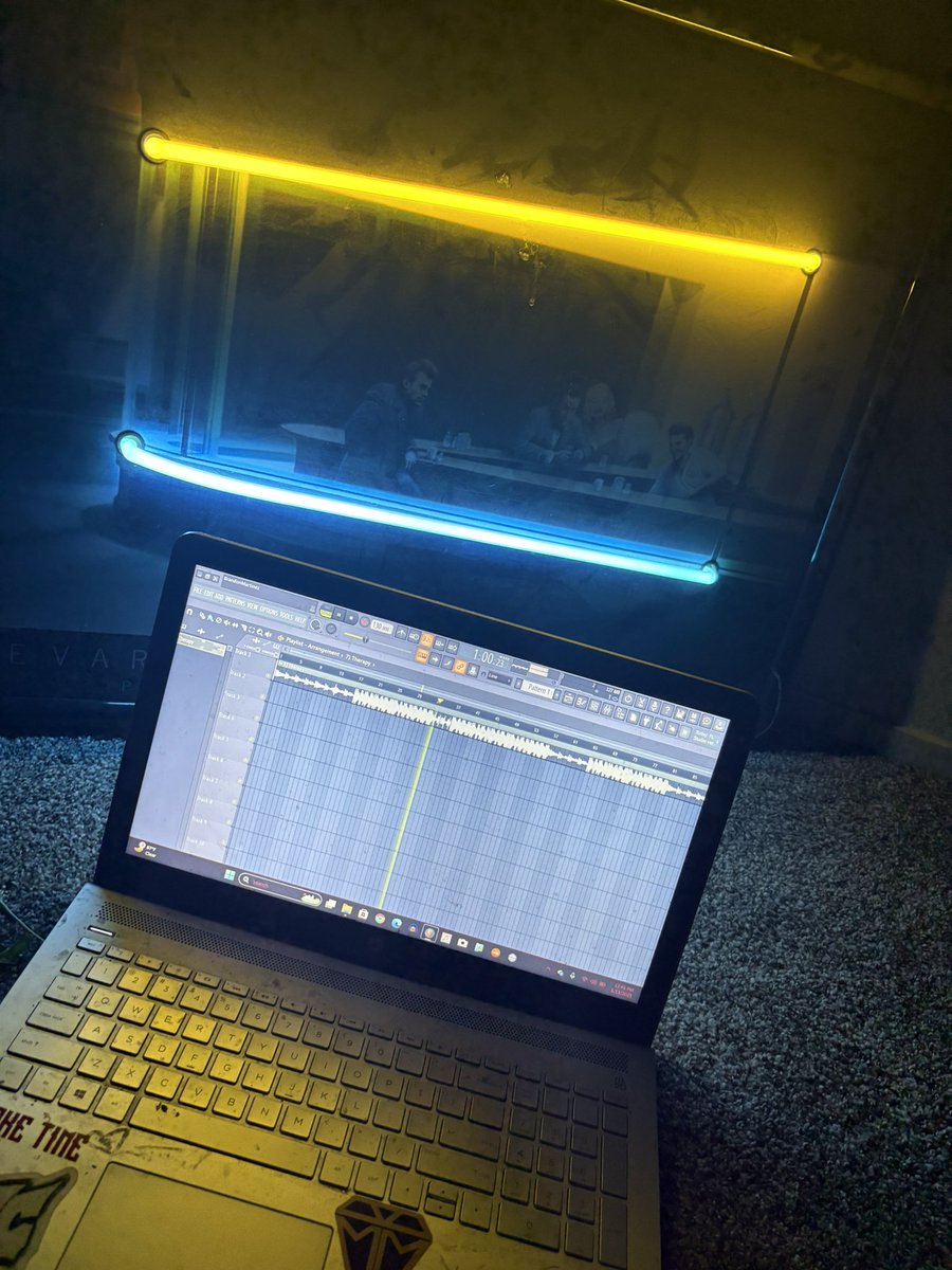 dizze_b's tweet photo. Late night studio vibes 🗣️🎙️ https://t.co/bF8rz5zRqw