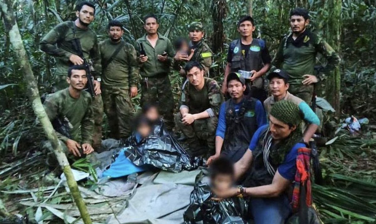 Orang tua mereka meninggal di puing-puing pesawat, tapi ajaibnya 4 anak ini selamat dan bertahan sampai tim penyelamat datang.

Ini cerita epik tentang Lesly (13), Soleiny (9), Tien (4), dan Cristin (11 bulan) yang bertahan 40 hari di Hutan Amazon yang super ganas!