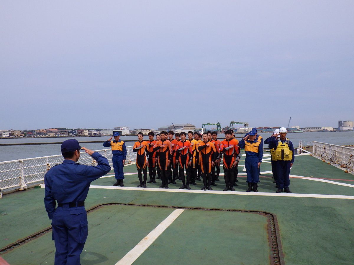 JCG_9th_RCGH's tweet photo. 第九管区海上保安本部では、伏木海上保安部所属巡視船やひこ潜水士、金沢海上保安部所属巡視艇かがゆき潜水士及び新潟航空基地所属機動救難士による合同潜水訓練を実施しました。管内の専門的救助勢力が新潟港に集い、救助技術の向上と連携強化を図ることができました。
 #潜水士 #機動救難士 #九管区 https://t.co/Eokd9luAeN