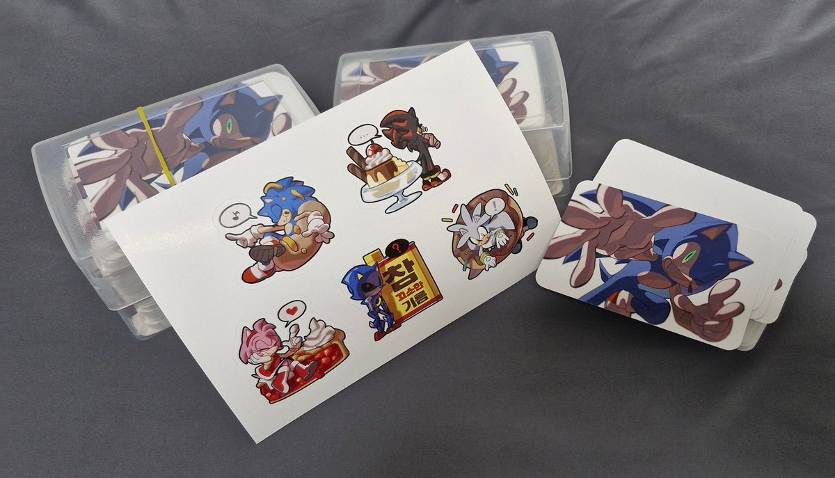 스티커랑 무나용 포카 도착!!
무나포카는 넉넉하게 300장 뽑았으니 많관부..🙇‍♀️