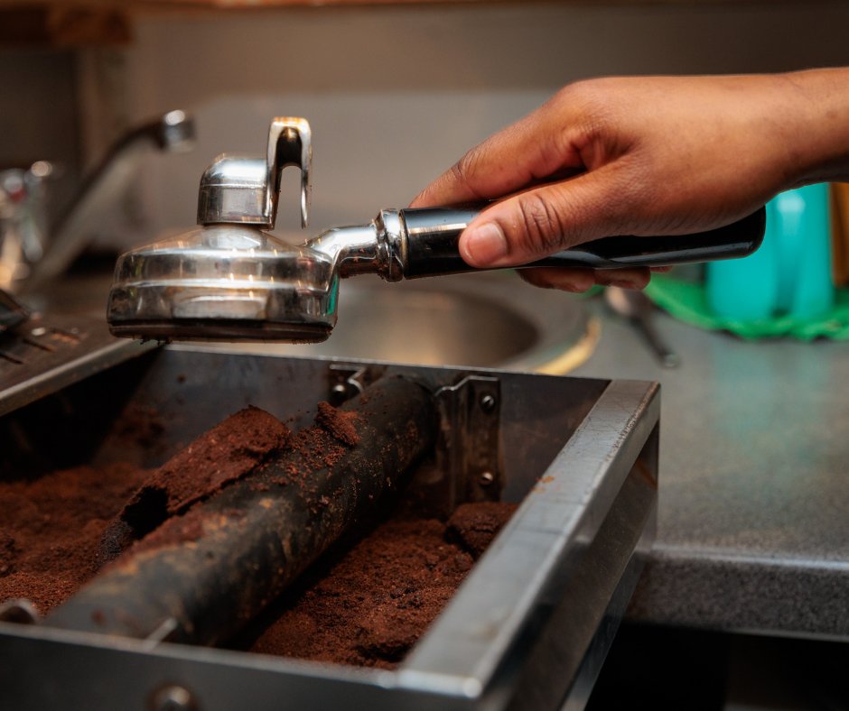 EnvarComposting's tweet image. The UK brews 98 million cups of coffee a day, and that’s a lot of waste! ☕
At Envar, we turn used coffee grounds into coffee-infused compost and innovative soil solutions.
From flat whites to fertilised beds, that’s circular thinking.
#CoffeeWaste #SustainableWaste