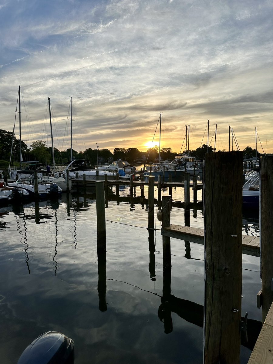 每一次碎成一片一片再把自己拼起来的时候，都很清楚我就是会越来越好的，但好厌倦这个过程啊，我不是来千锤百炼的。