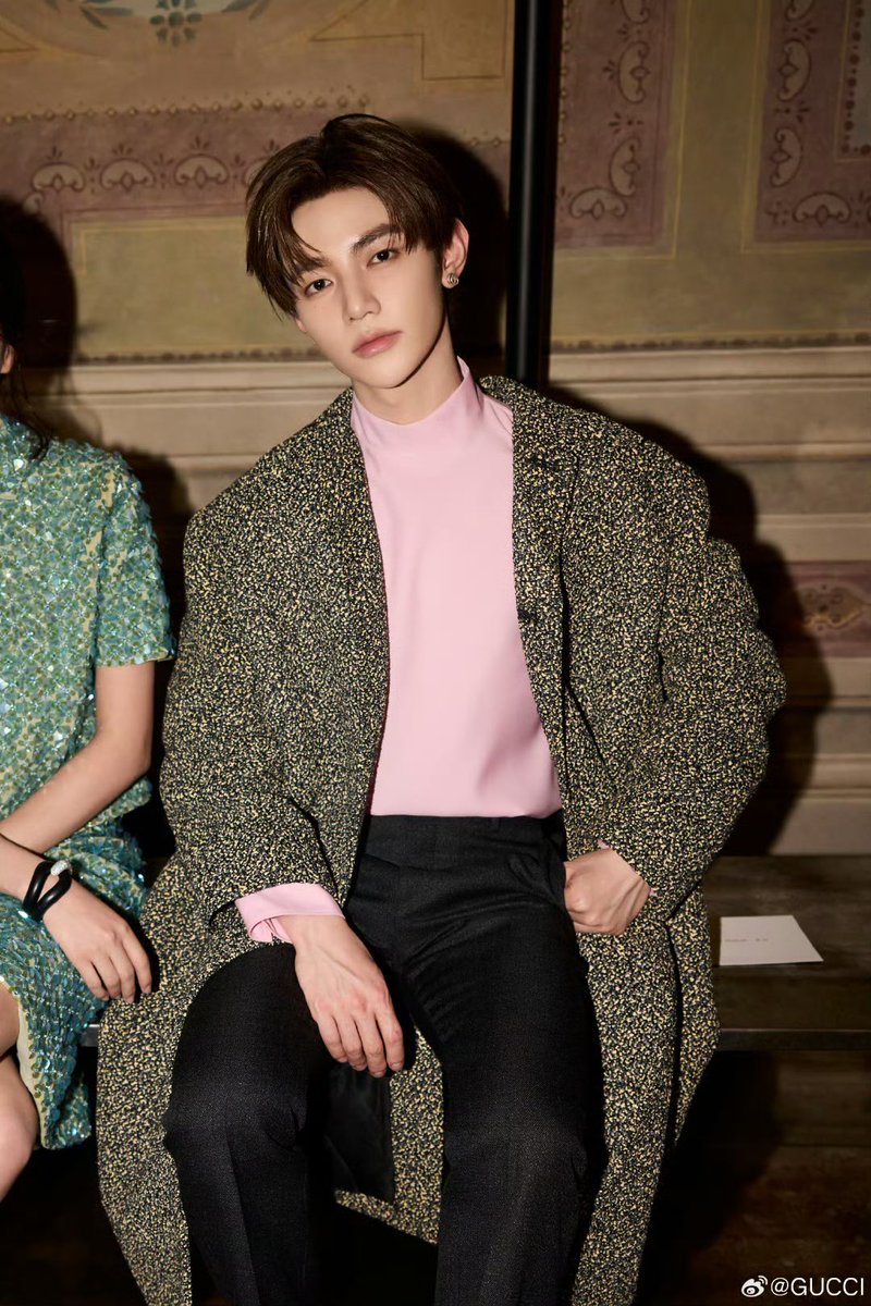 haofnoon's tweet photo. 250516 구찌 웨이보 업로드 #장하오 

#ZHANGHAOxGUCCI 
#GucciCruise26 
#ZHANGHAO
@gucci https://t.co/UfCk4TU2N9