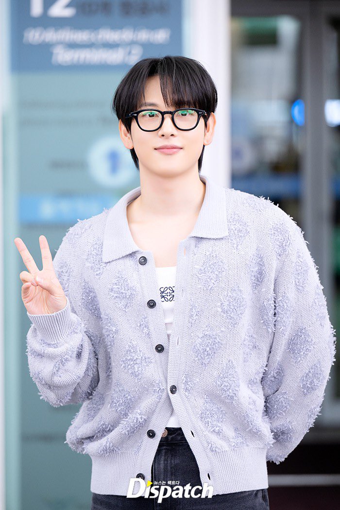 everydaysiwan's tweet photo. Photos of Yim Siwan at Incheon Airport today departing to Singapore to attend the Korea Travel Fair 2025 hosted by the Korean Tourism Organization of Singapore tmr.

#임시완 #yimsiwan #imsiwan https://t.co/uGxbH3uDlk