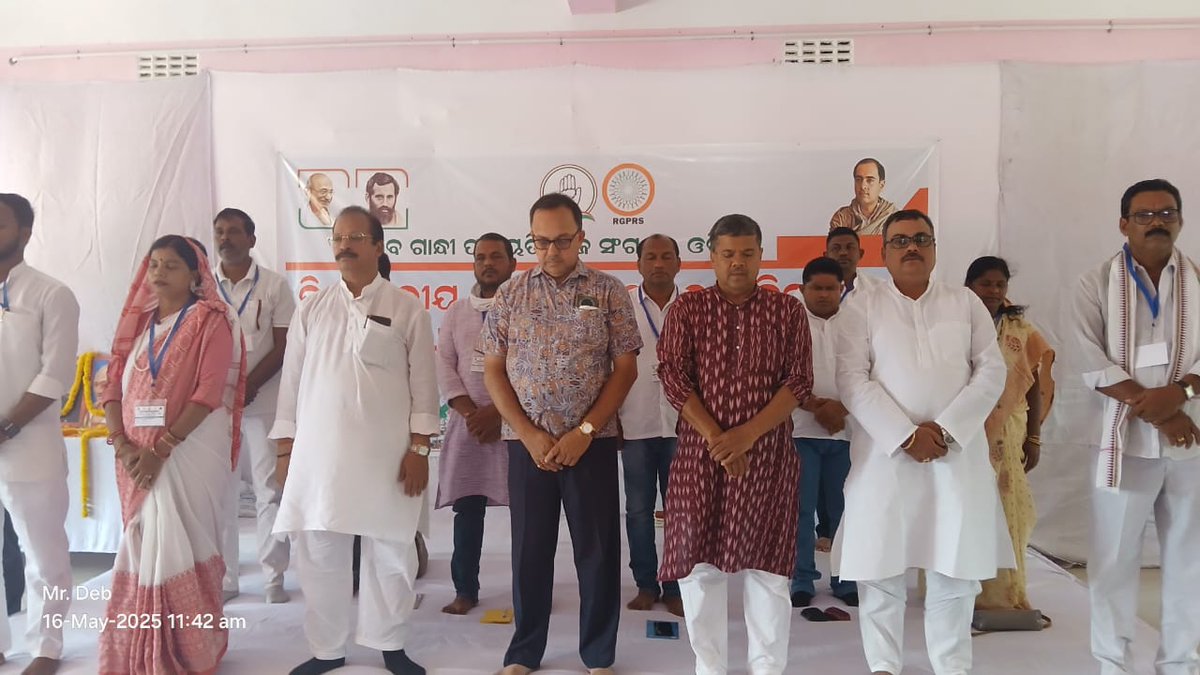 RGPRSOdisha's tweet photo. Delegates &amp; participants observe a moment of silence &amp; remembrance for the victims of the Pahalgam attack &amp; subsequent deaths caused by Pakistani shelling. 🙏🏽 @INCIndia @INCOdisha #RememberingourMartyrs #SarvodayaSankalpShivir https://t.co/OQzTBs1vcM