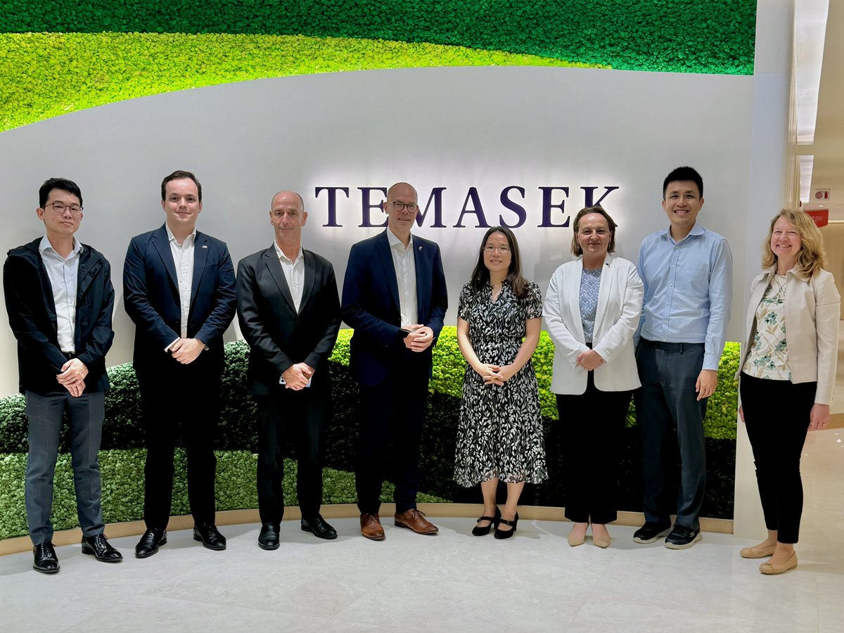 EUinSingapore's tweet image. Director @PeterisUstubs of @EU_Partnerships is visiting Singapore as part of a regional tour.
Many fruitful exchanges on #GreenFinance and plans for an #ASEANPowerGrid. On realising the energy transition, 🇪🇺 and 🇸🇬 are staying the course together.
Excellent meetings with…