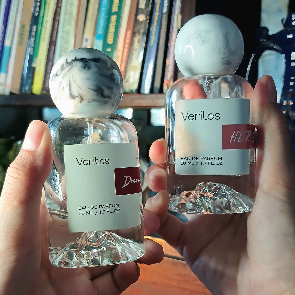 ingeayyyy's tweet image. 🎀some bottles are too pretty to throw away🎀

bukan cuma wangi yang bikin jatuh cinta, tp botolnya tu a whole aesthetic moment. setelah isinya habis, I couldn’t throw it away—like, how could I? botolnya cakep bgt, bisa langsung di-repurpose jd shelf decor