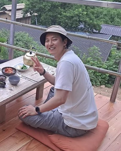 뭐라도 남기리 촬영 때 처음 보는 남길이 사진 넘 코엽고 사랑스럽댠 ｡ ｡ ｡ᶫᵒᵛᵉ⠀̆̎ෆTranslate post