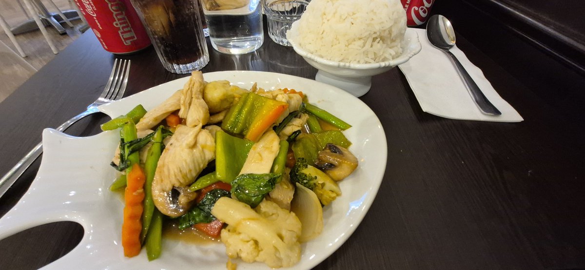 cptcapt's tweet photo. #AsianChef cooking tonight 😉 https://t.co/b9G0kXUP6b