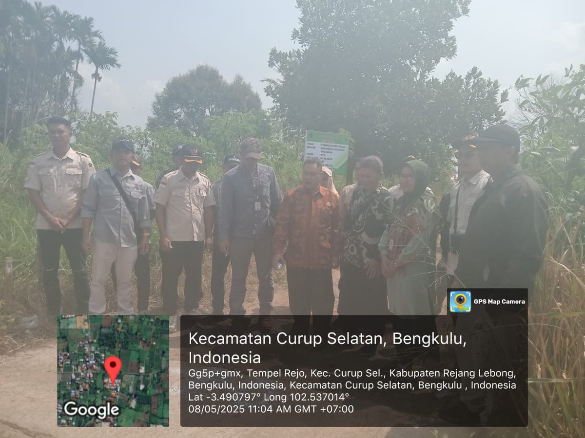 FMurtiningrum's tweet photo. Bukti terbaik dari DANA DESA UNTUK MASYARAKAT... senyum dari masyarakat kecil karena jlannya bagus.

#TPPBersamaMenteriDesa

Deklarasi gerakan desa peduli sampah

#TPPBersamaMenteriDesa

@prabowo
@YandriSusanto27
@ArizaPatria
@taufikmadjid71
@kemendespdt
@bpsdmkemendesa https://t.co/5YGpJxIgzS