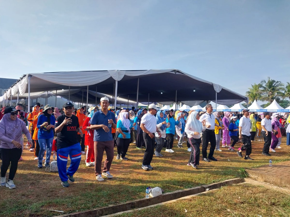Hidup sehat dan nyaman dengan membersihkan sampah

#TPPBersamaMenteriDesa

Deklarasi gerakan desa peduli sampah

#TPPBersamaMenteriDesa

<a href="/prabowo/">Prabowo Subianto</a>
<a href="/YandriSusanto27/">Yandri Susanto</a>
<a href="/ArizaPatria/">Ariza Patria</a>
<a href="/taufikmadjid71/">IG : taufik.madjid</a>
<a href="/kemendespdt/">#BangunDesaBangunIndonesia</a>
<a href="/bpsdmkemendesa/">Bpsdm Kemendesa</a>