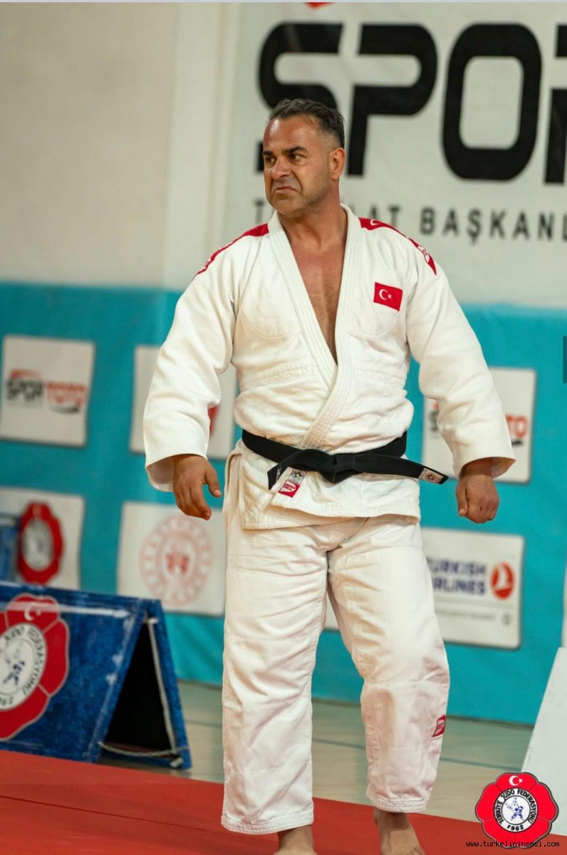 💫Türkiye Veteranlar Judo Şampiyonasından kupa ve madalya ile dönen sporcularımız 22-26 Mayıs 2025 tarihleri arasında Letonya/Riga'da düzenlenecek olan Veteranlar Avrupa Şampiyonasına katılma hakkı kazanmıştır. Türkeli Gençlik ve Spor İlçe müdürü 100 kg'da Deniz ÇOLAK, 81 kg'da
