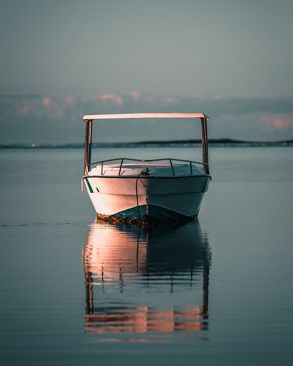 Le soleil se lève lentement sur l’océan, peignant le ciel de nuances dorées, roses et orangées… Un moment suspendu, entre silence, lumière et magie. ✨

📸 @byvanrhyn

#ilemaurice #discovermauritius #mauritiusexplored #mauritiusnow #sunrise #instantsmagiques