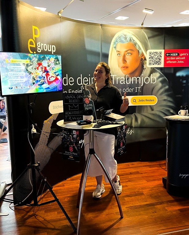 epgroupOfficial's tweet photo. Let’s recap:
Unsere Stuttgarter ep'ler waren beim Industrietag in Esslingen dabei. Inklusive Mario Kart Action! Denn bei einem kleinen Rennen lässt sich’s doch gleich viel besser ins Gespräch kommen. 🏎️💬 https://t.co/1Ctq2GiLrw