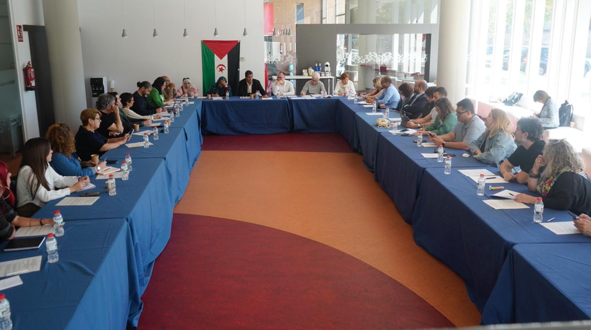 euskalfondoa's tweet photo. Conferencia de Instituciones locales solidarias con el pueblo Saharaui en el Ayuntamiento de Vilanova i la Geltrú @ajuntamentvng 
La unidad  de Coordinación de Sahara #ucs de Euskal Fondoa también está en la cita con el objetivo de fortalecer la solidaridad con el pueblo Saharaui https://t.co/To9Cu3NsIU