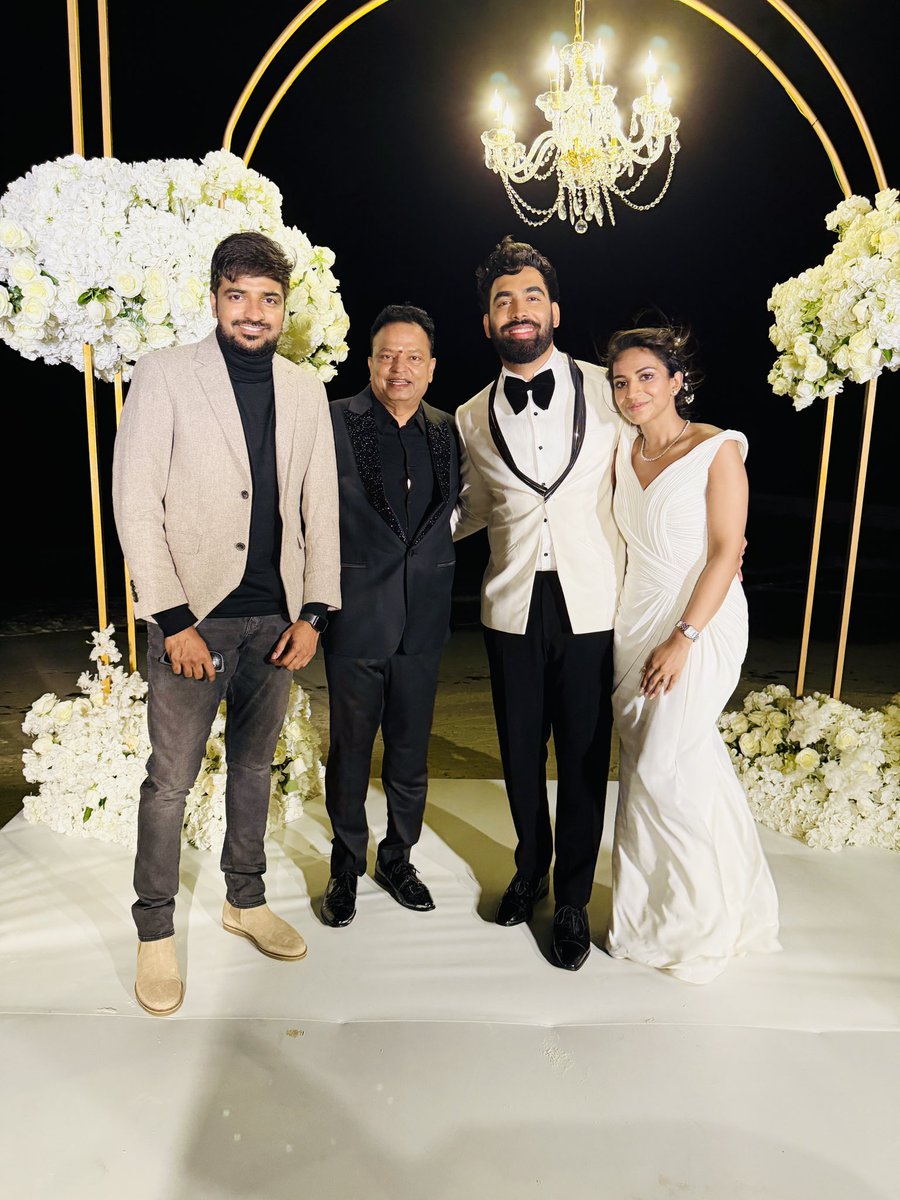 Sathish (@actorsathish) on Twitter photo #DestinationWedding ❤️
Congrats #Lushvin and #Preethaa 😍
Stay happy and blessed 🤗🤗
<a href="/VelsFilmIntl/">Vels Film International</a> #DestinationWedding ❤️
Congrats #Lushvin and #Preethaa 😍
Stay happy and blessed 🤗🤗
<a href="/VelsFilmIntl/">Vels Film International</a>
