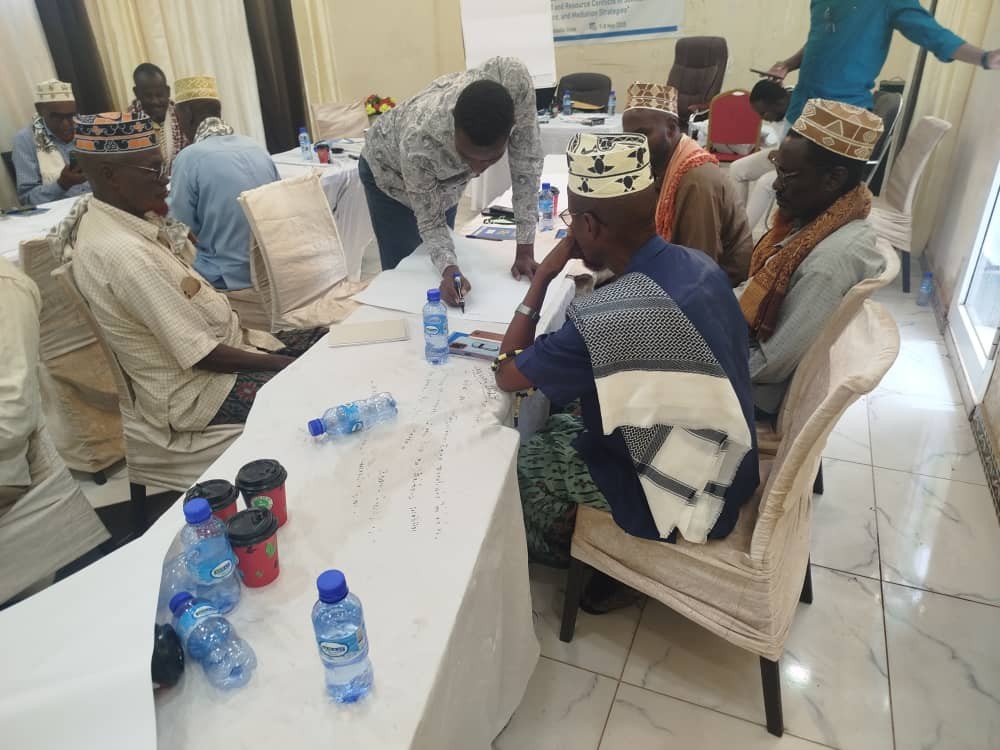 iom_somalia's tweet photo. Community elders &amp; representatives of Duubab+, a platform for informal conflict mediation and access to justice, met in Jowhar this month for a peacebuilding workshop on land/resource conflicts. 

Supported by UN Peacebuilding Fund in partnership with @FAOSomalia &amp; @Shaqodoonorg. https://t.co/RiBwZanmpB