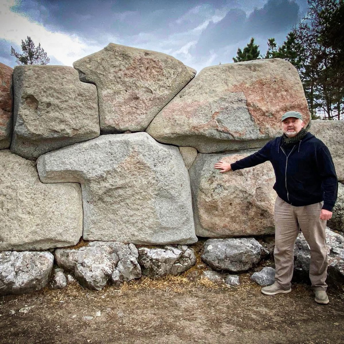 MEGALITHOMANIA's tweet photo. Getting up close and personal with the polygonal wall at Alaca Höyük, Turkey. 
https://t.co/sUJUN6N7NR

#alacahoyuk #Turkiye #polygonalwalls #megalithic #cyclopeanwalls https://t.co/iK6oS0WPsj
