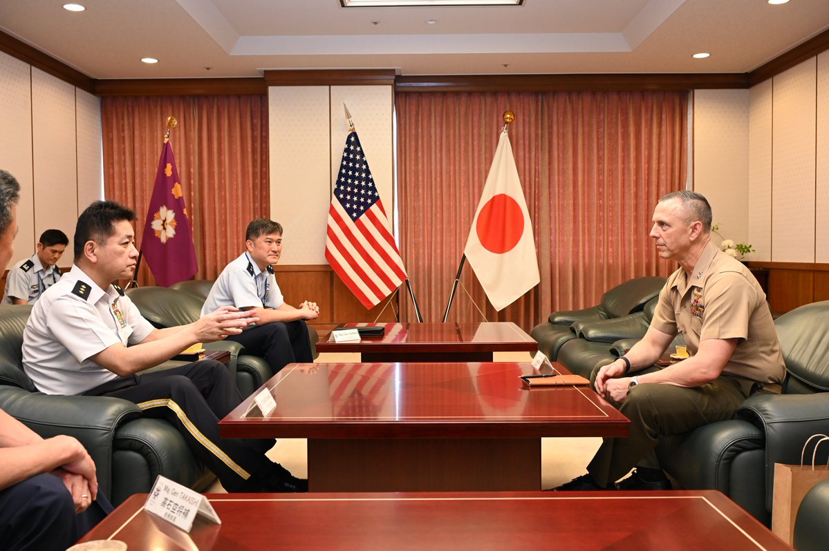 JapanJointStaff's tweet photo. On May 16th, #VCJJS LTG MATSUNAGA Koji held a meeting with outgoing USFJ Deputy Commander, Maj Gen George B. Rowell Ⅳ, and praised his contributions to the security of Japan and strengthening the Japan-U.S. Alliance.🇯🇵🇺🇸
For more detail,
https://t.co/diAQ19f2dH https://t.co/O9b6nIukU1